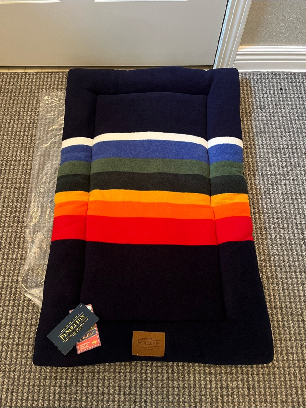 NWT Pendleton National Park Comfort Cushion Pillow Dog Bed, Crater Lake, Medium
